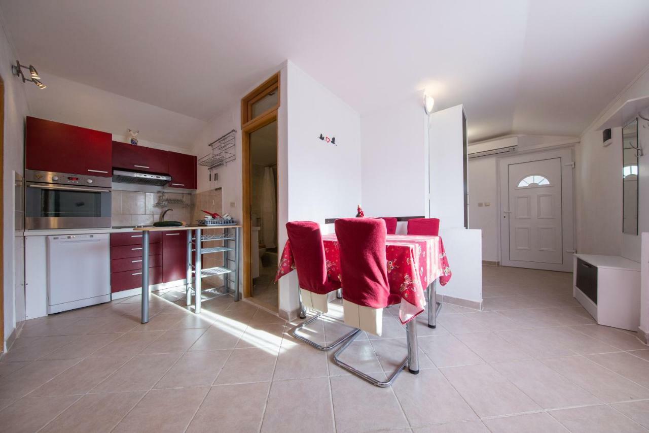 Strma Apartments Вис Екстериор снимка