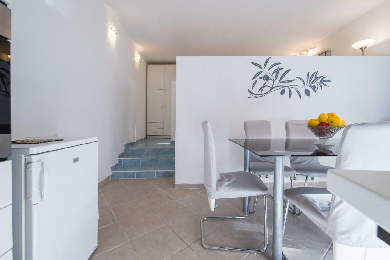 Strma Apartments Вис Екстериор снимка
