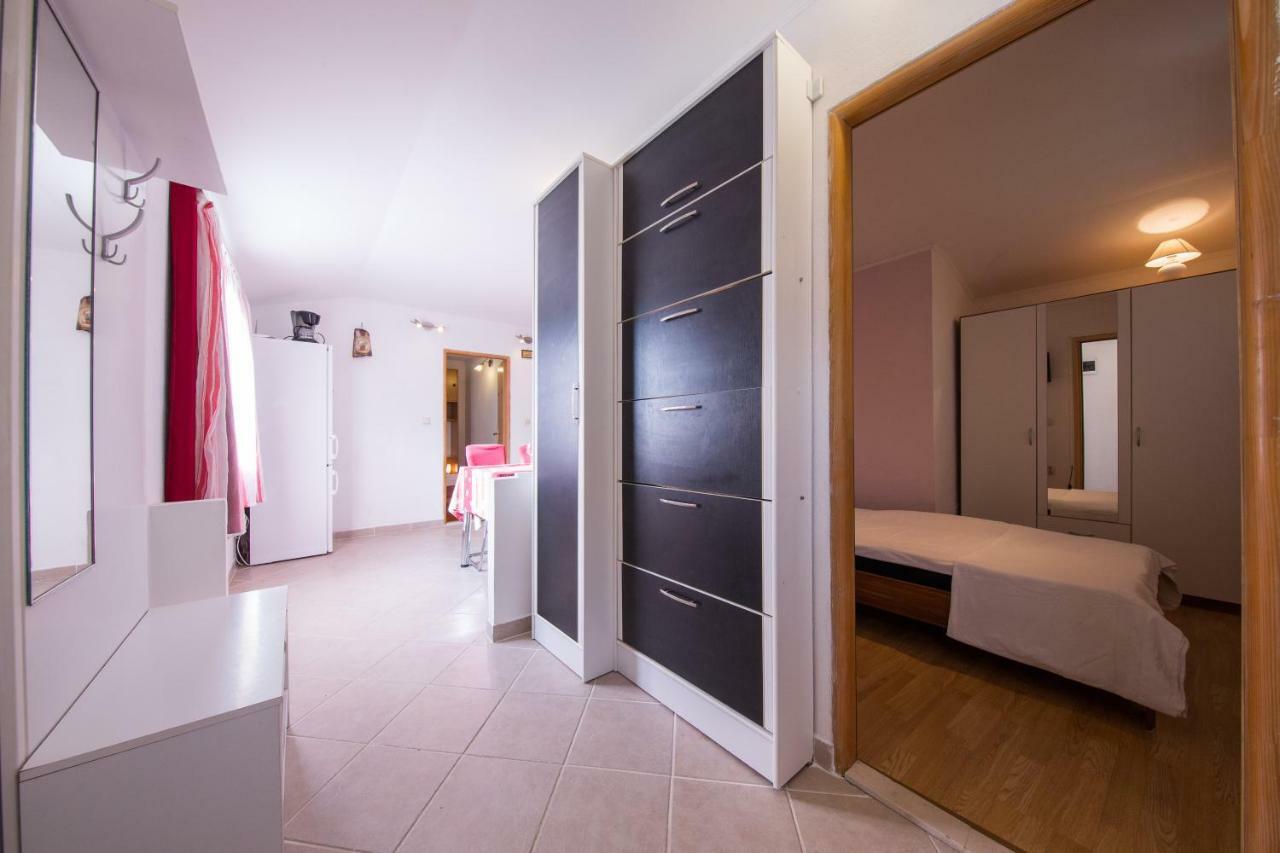 Strma Apartments Вис Екстериор снимка
