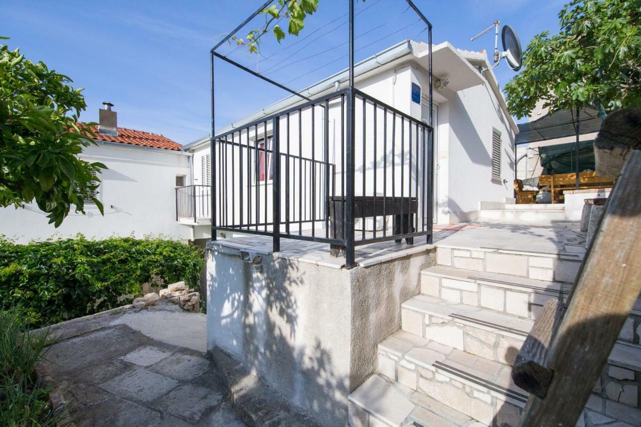 Strma Apartments Вис Екстериор снимка
