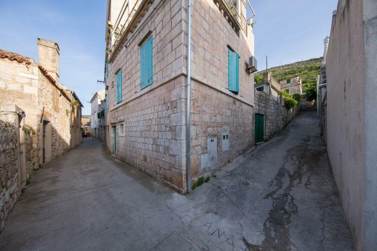Strma Apartments Вис Екстериор снимка