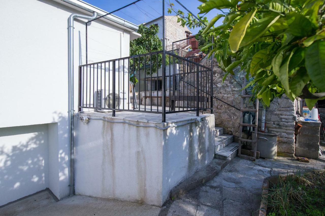 Strma Apartments Вис Екстериор снимка